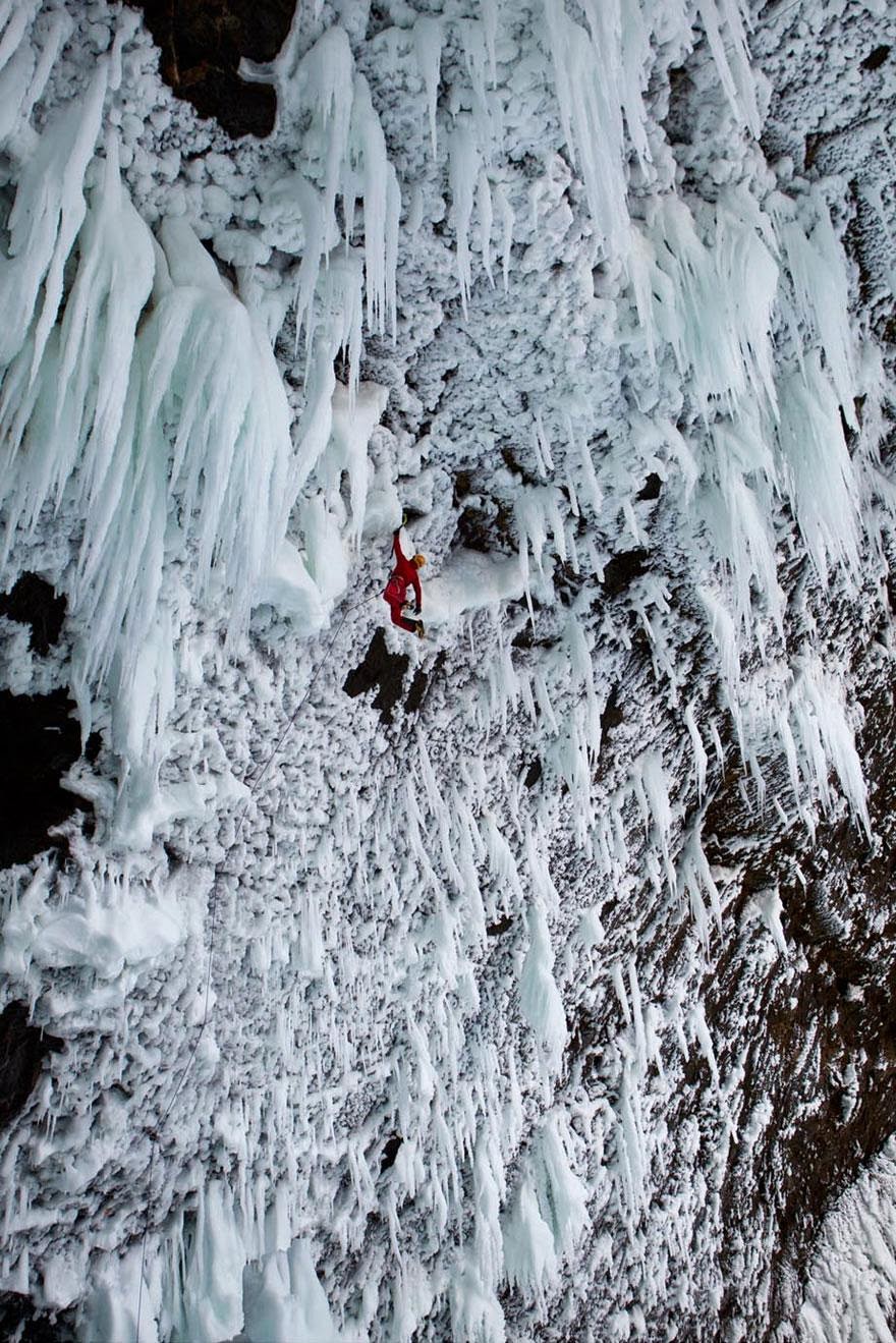 30 Death-Defying Photos That Will Make Your Heart Skip A Beat