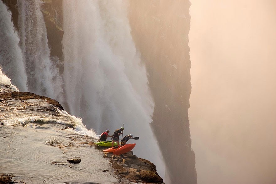 30 Death-Defying Photos That Will Make Your Heart Skip A Beat