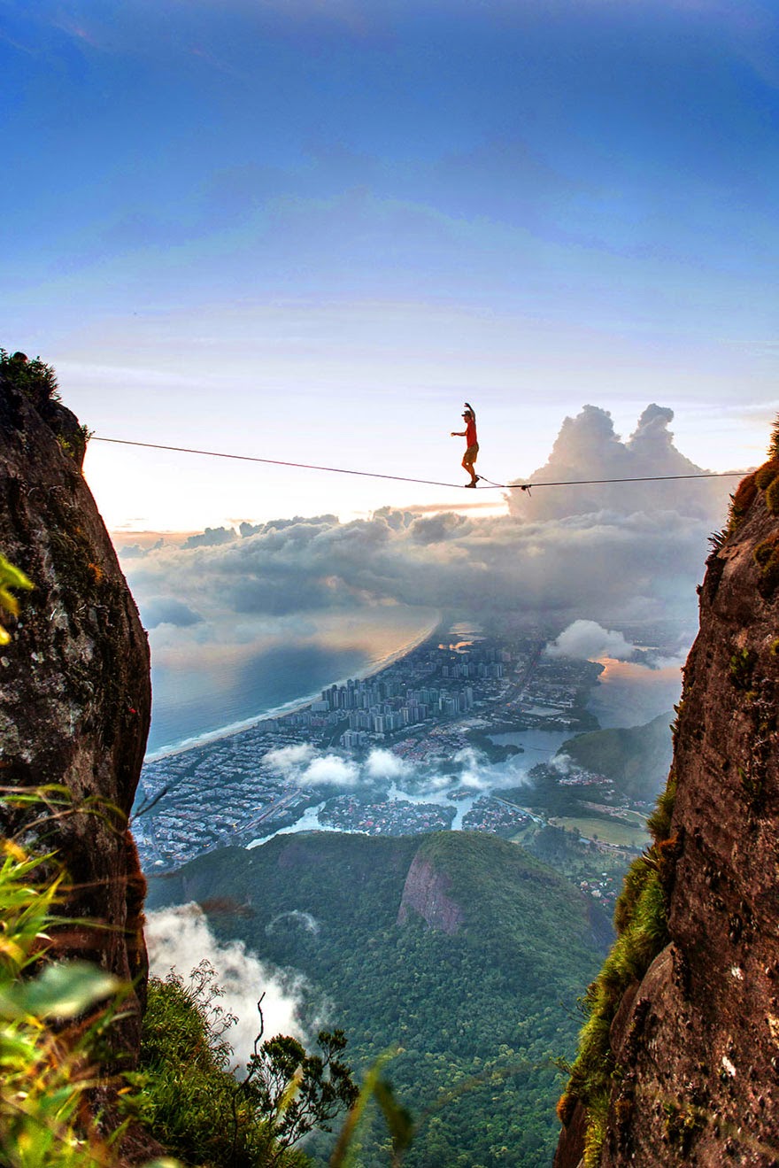 30 Death-Defying Photos That Will Make Your Heart Skip A Beat