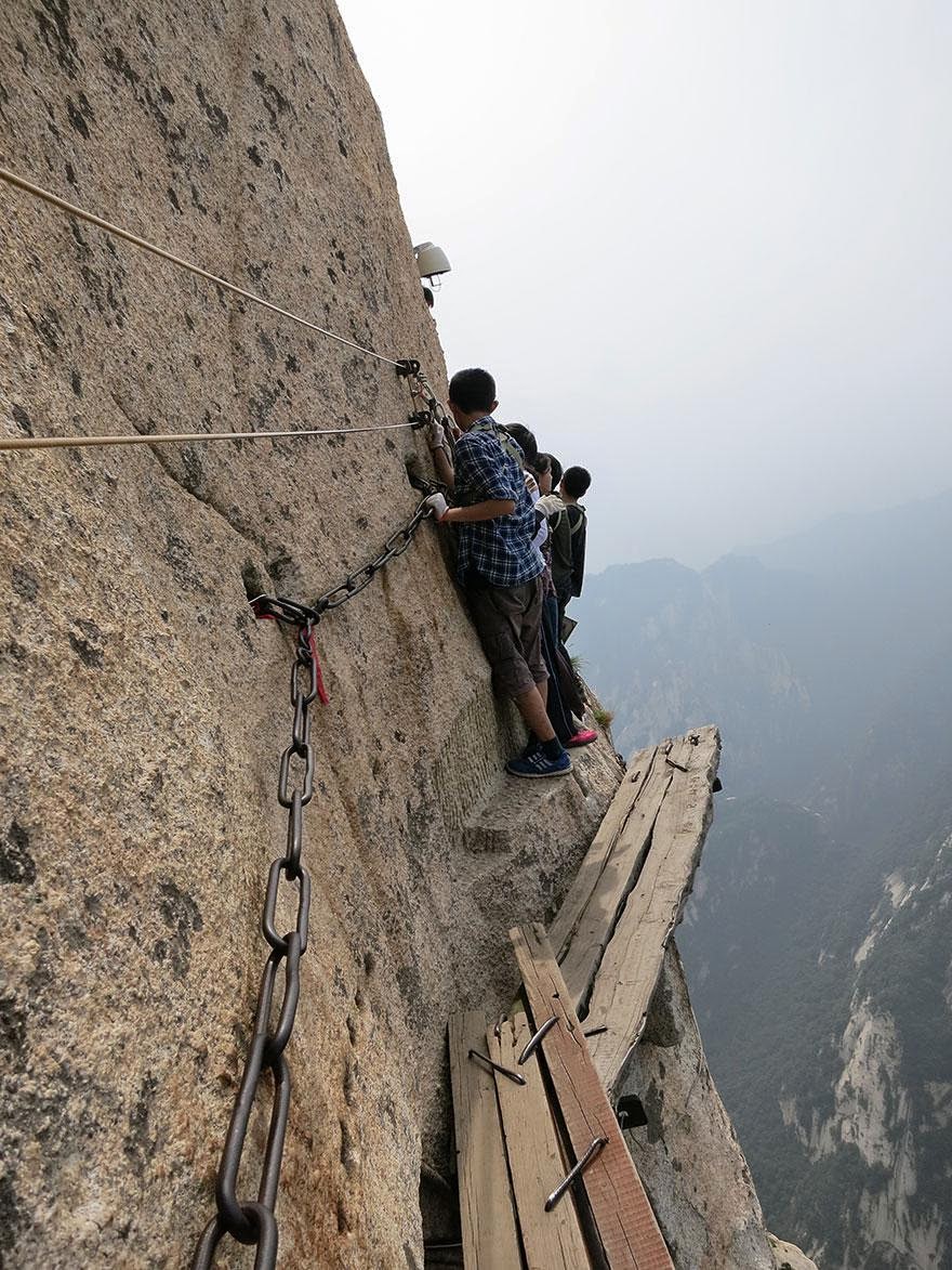 30 Death-Defying Photos That Will Make Your Heart Skip A Beat