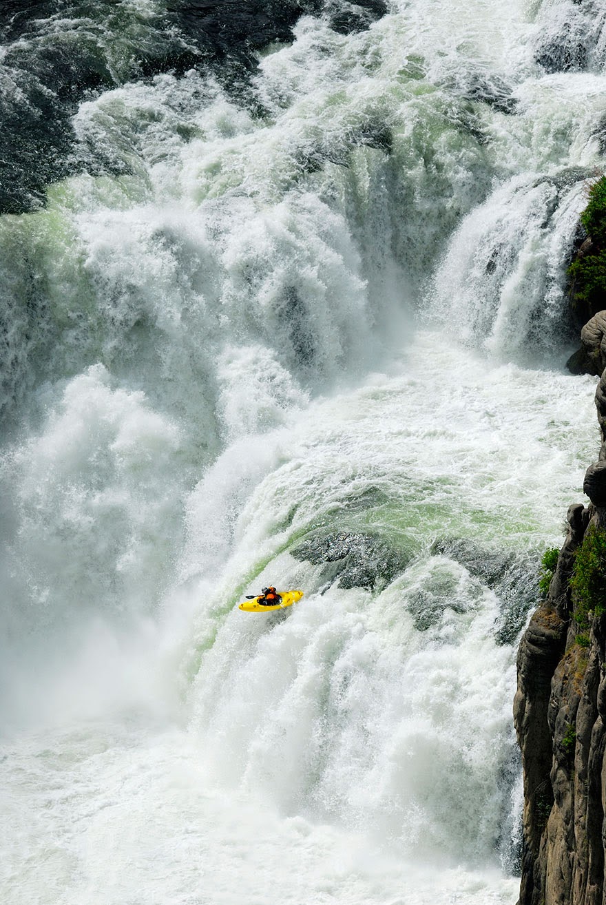 30 Death-Defying Photos That Will Make Your Heart Skip A Beat