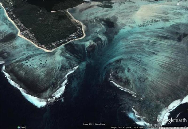 o-UNDERWATER-WATERFALL-900