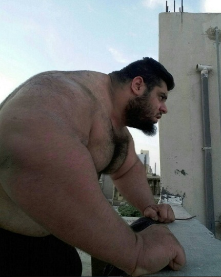 Iranian Hulk Sajad Gharibi side