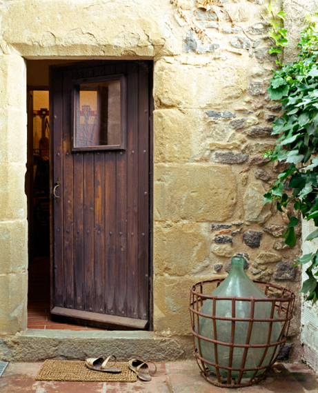 Entryway and urn