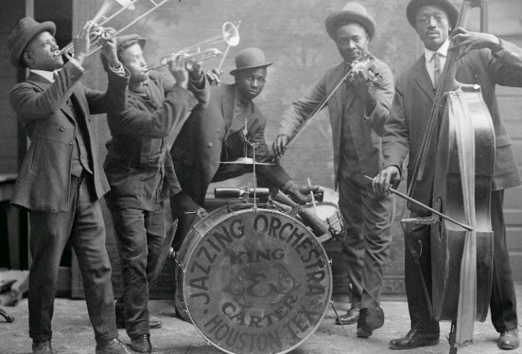 Jazzing Orchestra 1921